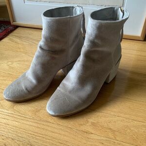 ❗️SALE❗️ Dolce Vita // Silver Ankle Boots